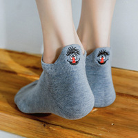 WJNSpring Summer Nouvelles chaussettes japonaises pour femmes, chaussettes bateau à talon brodé, chaussettes amusantes à motifs de dessins animés, pour une touche de tendance originale et de personnalité.