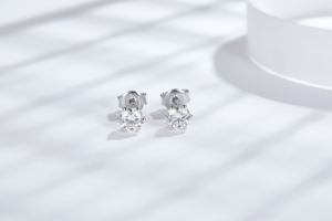 Boucles d'oreilles clous Ruizuan classiques en moissanite naturelle taille brillant rond, avec silicone, style Stirling vintage, pour anniversaire, unisexe, 1 carat - Product Image 4