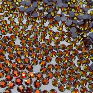 พลอยเทียมแบบรีดร้อนสีแดงสยามพรีเมียม แก้วรูบี้แบบหลังแบน สำหรับตกแต่งเสื้อผ้า งาน DIY ศิลปะตกแต่ง ใหม่ - Product Image 4