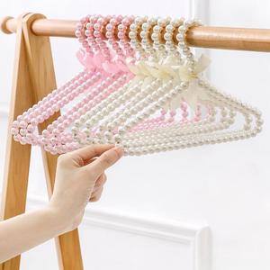 Cintres en plastique perlés Y261 avec ruban pour vêtements d'enfants, bébés, animaux domestiques (chiens, chats) et femmes – Petits cintres perlés - Product Image 6