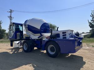 Hormigonera Móvil Autocargable de 4m3 4*4 SLM4000l, Camión Mezclador de Cemento Pequeño - Product Image 2