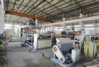Machine pour la fabrication de boîtes à œufs et plateaux en mousse de polystyrène