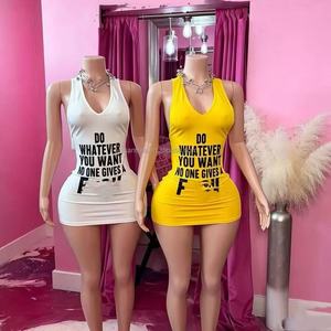 Abito aderente da donna con stampa di lettere, <span class=keywords><strong>mini</strong></span> abito senza maniche con scollo a V per feste, club e streetwear - Product Image 1