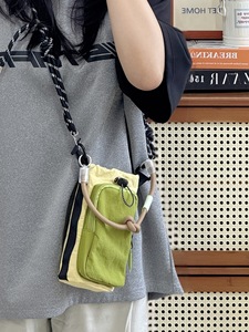 Sac de randonnée léger et minimaliste, petit sac fourre-tout à bandoulière pour les courts trajets, pochette à fermeture éclair rayée pour téléphone, unisexe, à porter autour du cou ou en bandoulière - Product Image 6