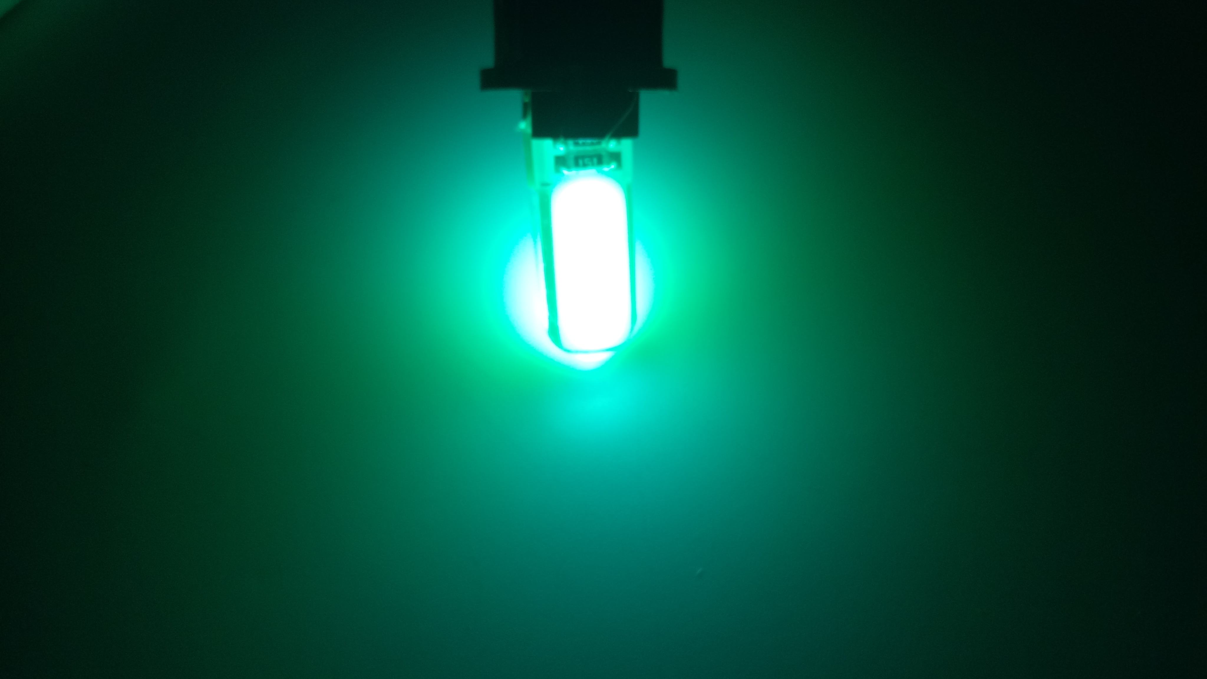 สีเขียว