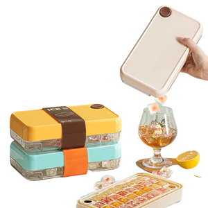 Nouveau fabricant de bacs à glaçons en plastique écologique Outils de <span class=keywords><strong>cuisine</strong></span> d'été de style crémeux Presse en un clic avec nouveautés - Product Image 1