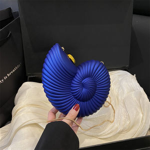 Borse <span class=keywords><strong>da</strong></span> <span class=keywords><strong>Sera</strong></span> di Lusso <span class=keywords><strong>da</strong></span> Donna Pochette a Conchiglia di Lusso Borsa <span class=keywords><strong>da</strong></span> Festa con Diamanti per Signora <span class=keywords><strong>Nera</strong></span> Rossa Borsa a Tracolla con Catena Borsette per Portafoglio - Product Image 5