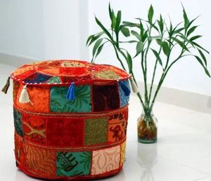 Housse de pouf en soie Khambadiya brodée à la main Motif d'impression moderne Pouf rond personnalisé pour usage domestique Produit en vrac - Product Image 1