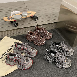 En Kaliteli Tasarımcı Lüks Yeni Stiller Kadın Erkek Günlük Ayakkabı Spor Ayakkabı Işıklı Kalın Taban Ayakkabılar - Product Image 1