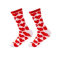 Chaussettes d'équipage inspirantes pour femmes en rose avec le symbole classique du ruban du cancer du sein pour la sensibilisation