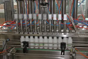 ماكينة جديدة تلقائية بالكامل وبالكامل لملئ زجاجات المشروبات بالمياه بسعة 8000 رطل في الساعة