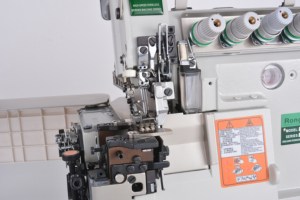 Machine à surjeter industrielle à 4 fils RONMACK RM-NS-4D avec moteur à entraînement direct, neuve, pour usage domestique - Product Image 2
