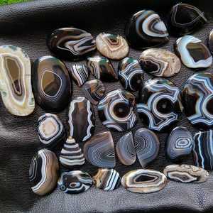 Lot de cabochons en agate noire à bandes de formes variées pour la fabrication de bijoux, OEM, exportateur et fabricant en gros d'Inde - Product Image 3