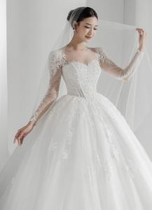 Nuevo Modelo de Vestido de Novia Elegante y Sexy con Mangas Largas de Encaje, Diseño de Bola, Encaje Floral con Cuentas Hechas a Mano TNBPno85 - Product Image 2