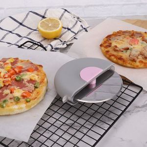 ที่ตัดพิซซ่าทรงกลมสแตนเลสพร้อมด้ามจับกันลื่น - Product Image 2