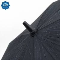 Parapluie de golf au design minimaliste, motif galaxie étoilée et tourbillons cosmiques, avec baleines résistantes au vent, pour la gamme de produits à thème spatial