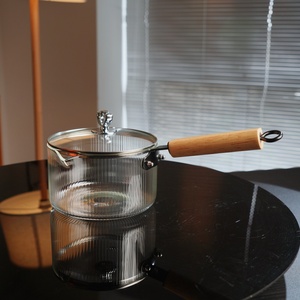 Elegante olla de vidrio de borosilicato para leche, mango de madera y cubierta de vidrio artesanal - Product Image 5