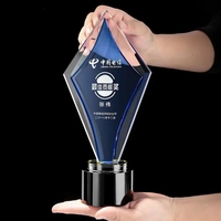 Trophées en verre cristal personnalisés avec logo, technique de sablage, base transparente/noire pour la célébration annuelle de l'entreprise
