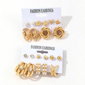 Ensemble de boucles d'oreilles tendance, créoles dorées et perles pour femmes, usage quotidien 2024 - Product Image 3