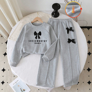 Ensemble 2 pièces chaud <span class=keywords><strong>pour</strong></span> enfant : Sweat-shirt graphique à lettres et nœud et pantalon large <span class=keywords><strong>pour</strong></span> fille, 8-12 ans, gris - Product Image 1