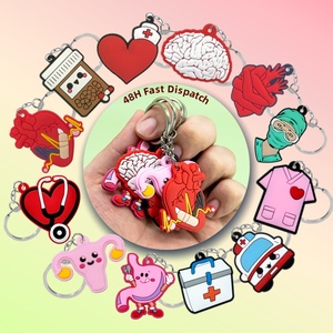 Proveedor Mayorista de Llaveros Médicos de PVC con Dibujos Animados 2D, Llaveros con Forma de Corazón y Cerebro para Enfermeras - Product Image 1