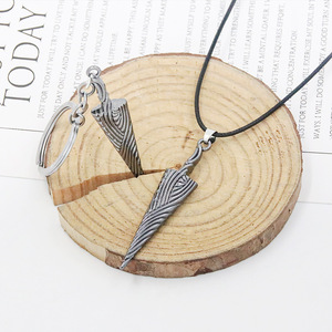 Collier et porte-clés en alliage, 2 modèles, en forme de clou torsadé cannelé affûté, pour les fans de Game Knight, idéal comme cadeau - Product Image 4