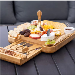 Planche à fromage en bambou, grande, carrée, style rustique, pour servir fromages et charcuteries, durable, lavage à la main uniquement - Product Image 5