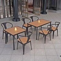 Ensemble de table à manger moderne et décontracté en bois massif de style industriel avec chaise en fer pour petits appartements, restaurants et hôtels