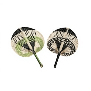 Ensemble d'éventails en bambou tressé peints à la main, design traditionnel pour la décoration de la maison - Product Image 1