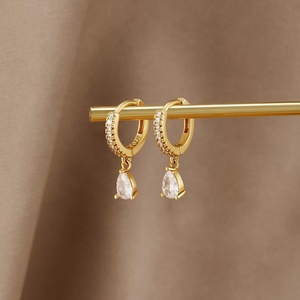 Milskye venta al por mayor joyería de moda 925 plata esterlina 18K oro simple blanco <span class=keywords><strong>cubix</strong></span> circón lágrima forma de gota de agua pendientes de aro - Product Image 4