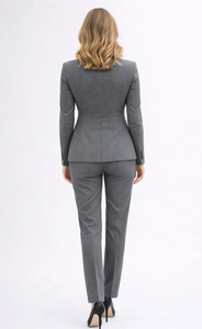 Traje gris a rayas para mujer, conjunto de blazer y pantalones a medida, ropa formal elegante para oficina, traje de pantalón profesional elegante, moderno y corporativo - Product Image 3