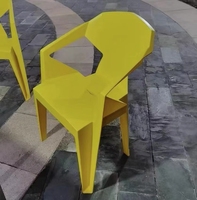 Chaise d'extérieur en plastique de conception moderne empilable en gros, couleur au choix, chaise et table d'extérieur