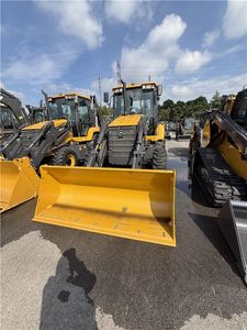 Potente Retroexcavadora XC8-C2570 con Impresionante Capacidad Operativa - Product Image 2