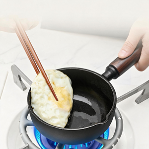 <span class=keywords><strong>Mini</strong></span> Gusseisenpfanne <span class=keywords><strong>4</strong></span>,5 Zoll - Mehrzweck-Bratpfanne für Eier, Butter & Saucen, Antihaft-Milchwärmer mit Holzgriff - Product Image 3