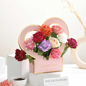 Bolsa de Papel Kraft para Regalo de Flores Frescas con Diseño de Asa Troquelada de Lujo en Forma de Corazón y Logotipo Personalizado Disponible - Product Image 3