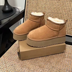 Botas de Nieve de Lana Antideslizantes de Alta Calidad para Invierno 2025, Zapatos de Algodón Estilo Caminata para Hombre y Mujer, Zapatos Gruesos de Diseñador de Lujo - Product Image 3