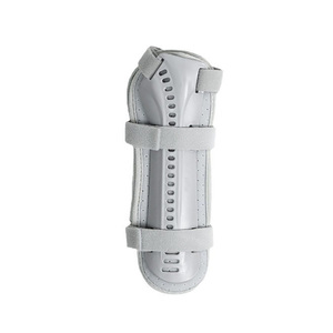 Attelle de poignet réglable et respirante Degao avec double attelle en aluminium pour fracture, entorse et soutien post-opératoire - Product Image 1