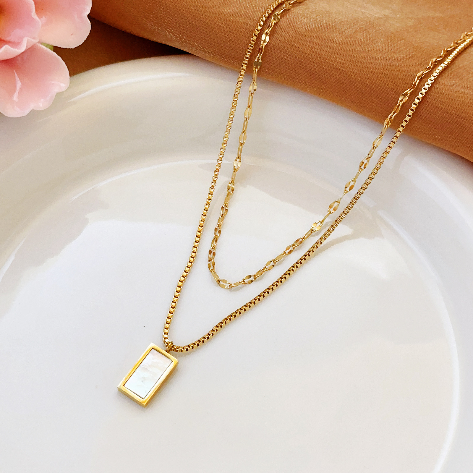 8218 doble cadena blanca