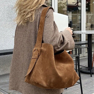Borsa a Spalla da Donna Trendy 2025 in Finta Pelle Scamosciata Marrone, Stile Moda Personalizzato del Produttore per Autunno Inverno - Product Image 1