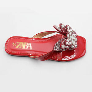 Offre Spéciale 2025 été nouvelles pantoufles à la mode femmes quotidiennes sandales extérieures à fond plat avec forme d'arc chaussures uniques tongs - Product Image 6