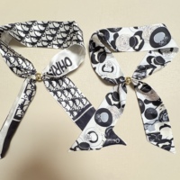 Collar de Pañuelo de Seda W4Y con Cuentas Acrílicas Doradas, Joyería de Pañuelo de Satén con Múltiples Diseños Decorativos para Uso Diario, Decoración de Bolsos, Regalos