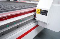 Centro de Mecanizado CNC Industrial para Madera 1500x3000mm 9kW con Husillo ATC, Controlador Syntec, Mesa de Vacío y Magazín de 12 Herramientas