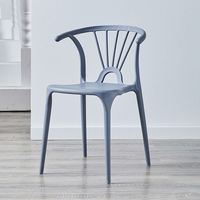 Stabiele, duurzame, stapelbare, armloze, makkelijk te reinigen, waterdichte, moderne, elegante, comfortabele banketstoel voor gebruik in hotels, evenementen en feesten.