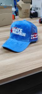 Gorra Trucker de Malla de Terciopelo Bordada en 3D Personalizada de Alta Calidad - Product Image 3