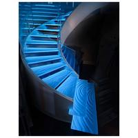 Moderne Metallene Gebogene Wendeltreppe mit Glasstufen Glasgeländer Pulverbeschichtet DIY Innentreppe für Villa & Hotel