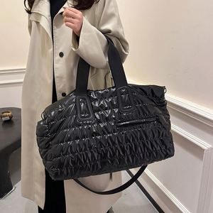 Custom Wholesale High Quality Handbag Large Capacity Fashion Luxury <b>Quilted</b> Duffle Tote <b>Single</b> Shoulder Strap Crossbody Bag - Product Image 4