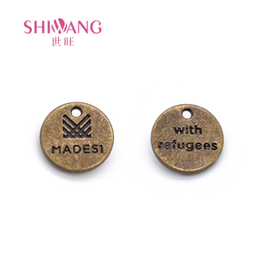 Étiquette de sac à main de haute qualité, métal personnalisé, logo gravé, étiquette <span class=keywords><strong>en</strong></span> métal de créateur pour vêtements - Product Image 1