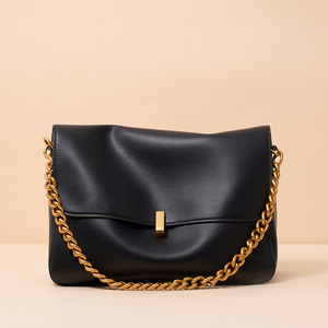 Sac fourre-tout pour femmes au design tendance, sac à bandoulière en cuir avec chaîne, grande capacité, sac à main rétro souple pour femmes - Product Image 4