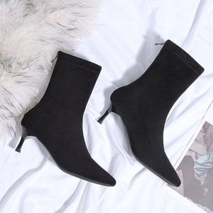 รองเท้าบูทข้อเท้าสไตล์เรโทรสำหรับฤดูใบไม้ร่วงและฤดูหนาว รองเท้าส้นสูงสำหรับผู้หญิง ดีไซน์ปลายแหลม ส้นบาง ทันสมัยและมีสไตล์ - Product Image 3