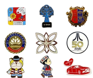 Épinglettes et insignes de logo personnalisé Insigne décoratif à la mode en métal émaillé dur pour vêtements - Product Image 1